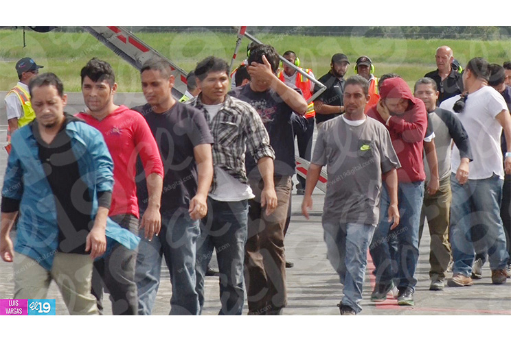 Regresan más nicaragüenses deportados de Estados Unidos