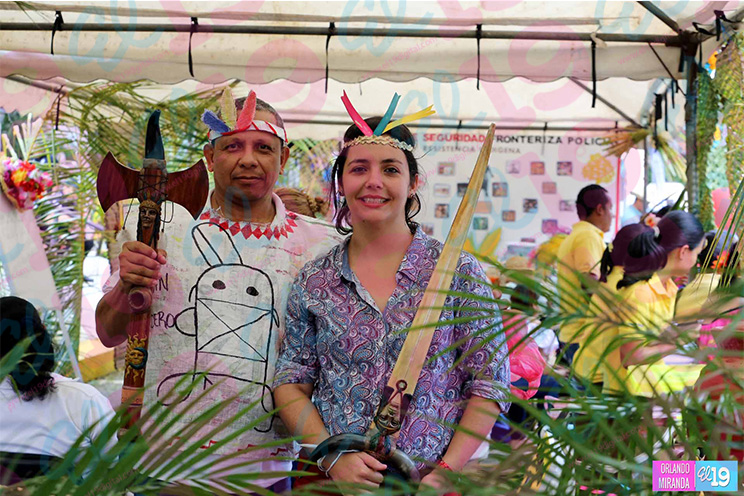 Policía Nacional realiza feria gastronómica en saludo al Día de la Resistencia Indígena