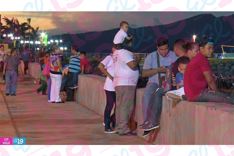 Fuente Luminosa del Paseo del Estudiante, símbolo de los nuevos colores que vive Nicaragua