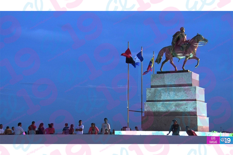Fuente Luminosa del Paseo del Estudiante, símbolo de los nuevos colores que vive Nicaragua