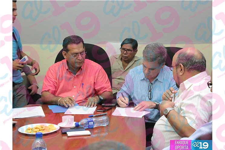 Telcor suscribe acuerdos con operadores de telecomunicaciones para mantener el pago de derechos y tasas