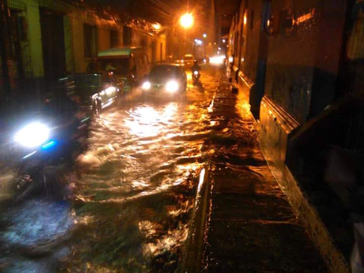 Fuertes lluvias provocan anegaciones en casas de León
