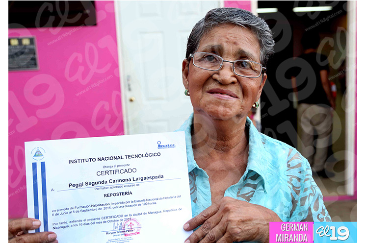 Adultos mayores y jóvenes con discapacidad se gradúan de Escuelas de oficio
