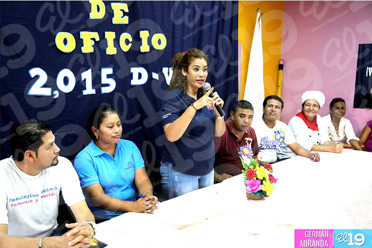Adultos mayores y jóvenes con discapacidad se gradúan de Escuelas de oficio