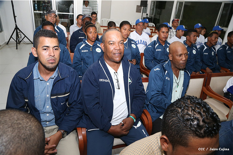 Daniel abandera a atletas que participarán en Juegos Mundiales Indígenas y en el Panamericano de Béisbol Infantil AA