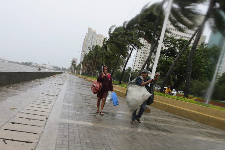 Al menos 4 muertos y 25,000 evacuados en Filipinas por el azote de Koppu