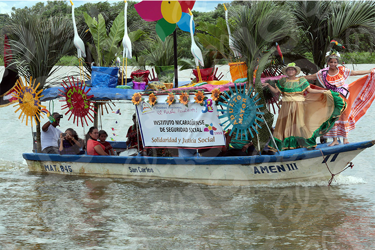 Por séptimo año consecutivo, San Carlos se llena de colorido con realización de Carnaval Acuático 