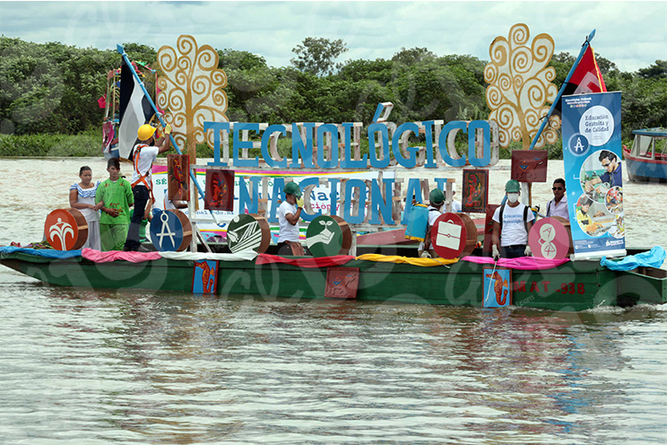 Por séptimo año consecutivo, San Carlos se llena de colorido con realización de Carnaval Acuático 