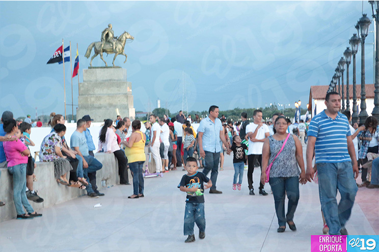 Paseo del Estudiante atrae a miles de visitantes en fin de semana