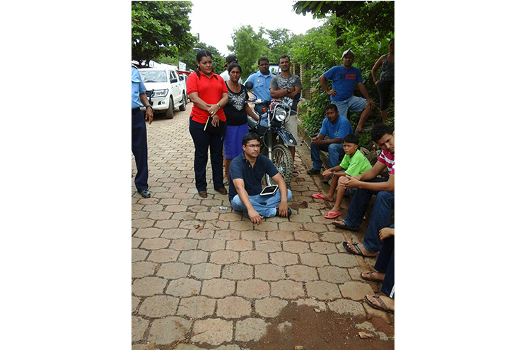 Compañero Bosco Castillo se reúne con jóvenes de la comunidad de Mina El Limón