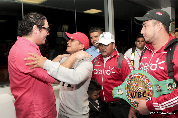 Chocolatito retorna a Nicaragua tras su histórica y contundente victoria ante Viloria