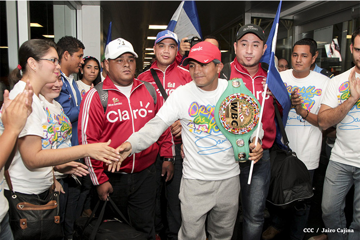 Chocolatito retorna a Nicaragua tras su histórica y contundente victoria ante Viloria