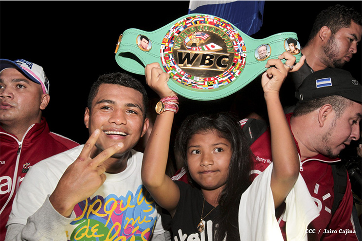 Chocolatito retorna a Nicaragua tras su histórica y contundente victoria ante Viloria