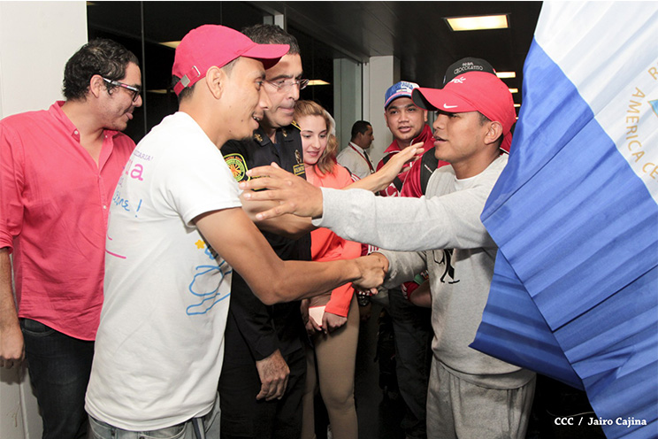 Chocolatito retorna a Nicaragua tras su histórica y contundente victoria ante Viloria