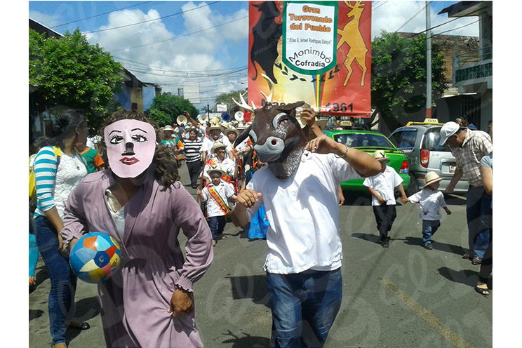 El Gran Torovenado del Pueblo recorre calles de Masaya