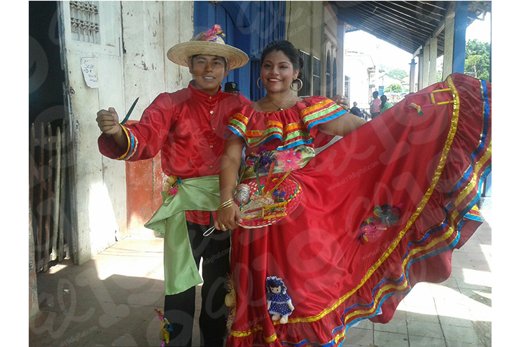 El Gran Torovenado del Pueblo recorre calles de Masaya