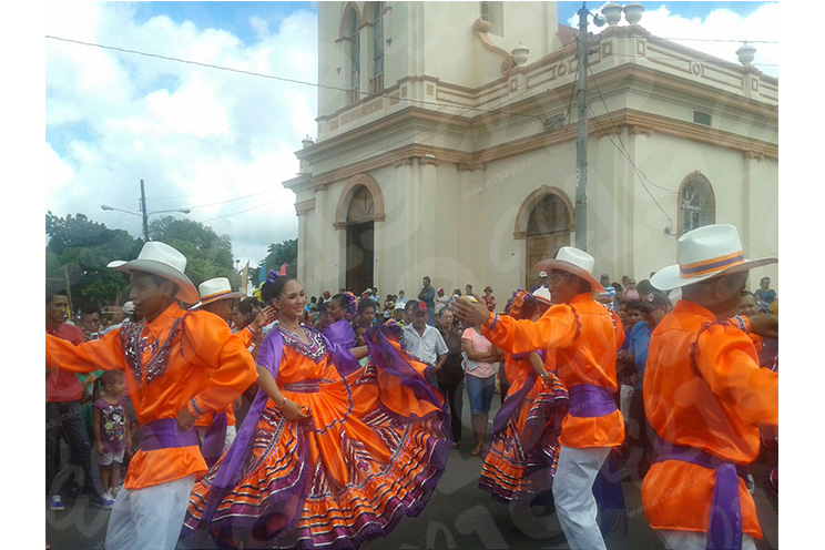 El Gran Torovenado del Pueblo recorre calles de Masaya
