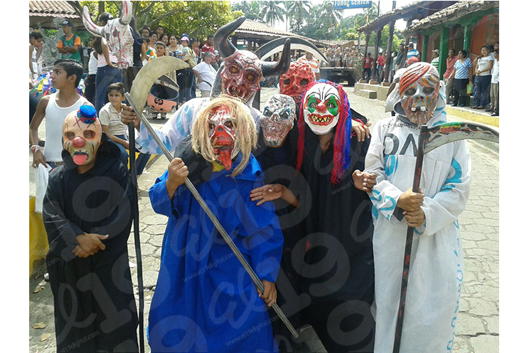 El Gran Torovenado del Pueblo recorre calles de Masaya
