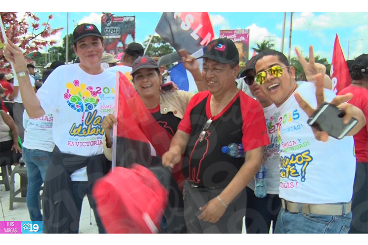 Con el espíritu de trabajo y paz miles se congregan en la Avenida de Bolívar a Chávez