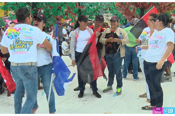 Con el espíritu de trabajo y paz miles se congregan en la Avenida de Bolívar a Chávez