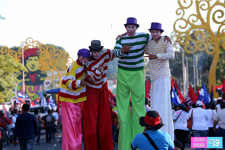 Familias celebran en Plaza de Las Victorias compromiso con el Trabajo, la Paz y la Unidad