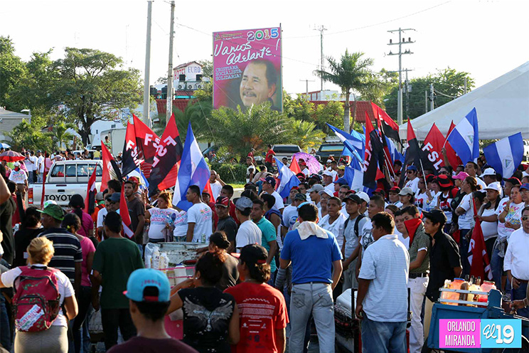Familias celebran en Plaza de Las Victorias compromiso con el Trabajo, la Paz y la Unidad