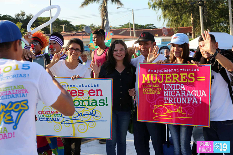 Familias celebran en Plaza de Las Victorias compromiso con el Trabajo, la Paz y la Unidad