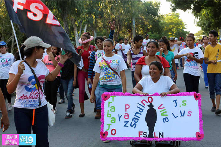 Familias celebran en Plaza de Las Victorias compromiso con el Trabajo, la Paz y la Unidad
