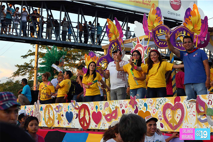 Familias celebran en Plaza de Las Victorias compromiso con el Trabajo, la Paz y la Unidad