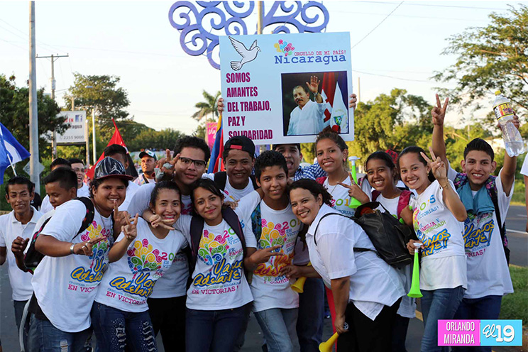 Familias celebran en Plaza de Las Victorias compromiso con el Trabajo, la Paz y la Unidad