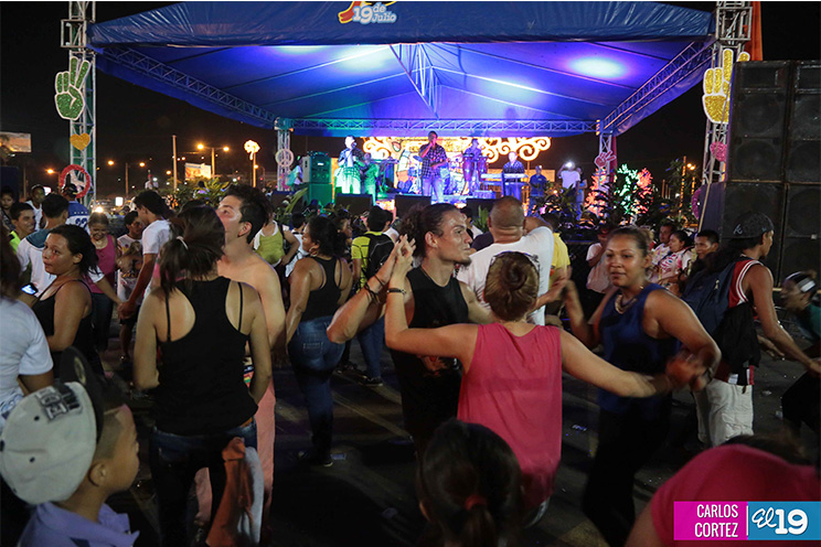 Realizan Festival Musical en Rotonda Hugo Chávez tras Caminata por el Trabajo y la Paz