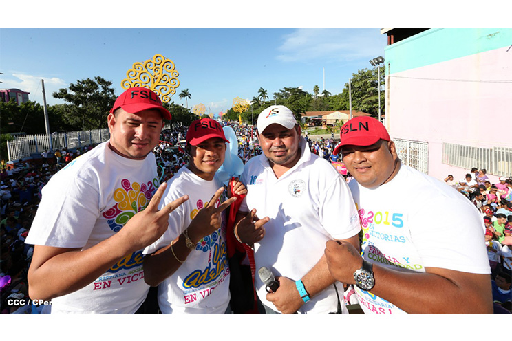 Chocolatito caminando por el Trabajo y la Paz!