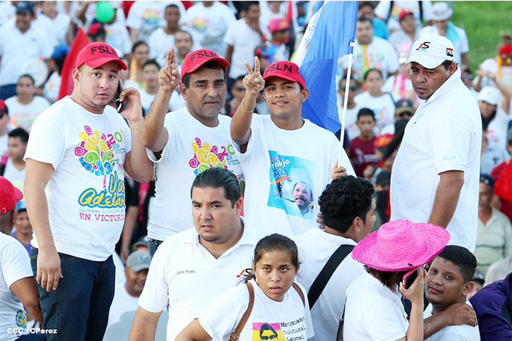 Chocolatito caminando por el Trabajo y la Paz!