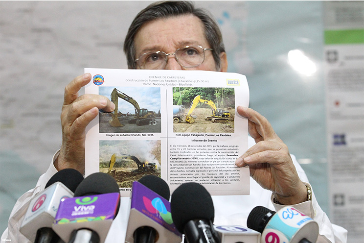 Barbarie derechista contra propiedad del pueblo: Queman excavadora para construcción de carretera hacia Bluefields