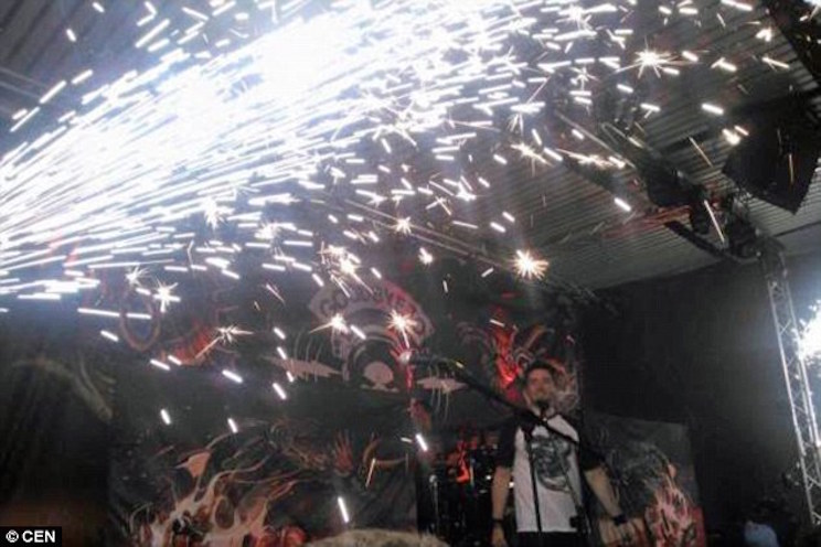 Rumania: temen aumente cifra de muertos por incendio en club
