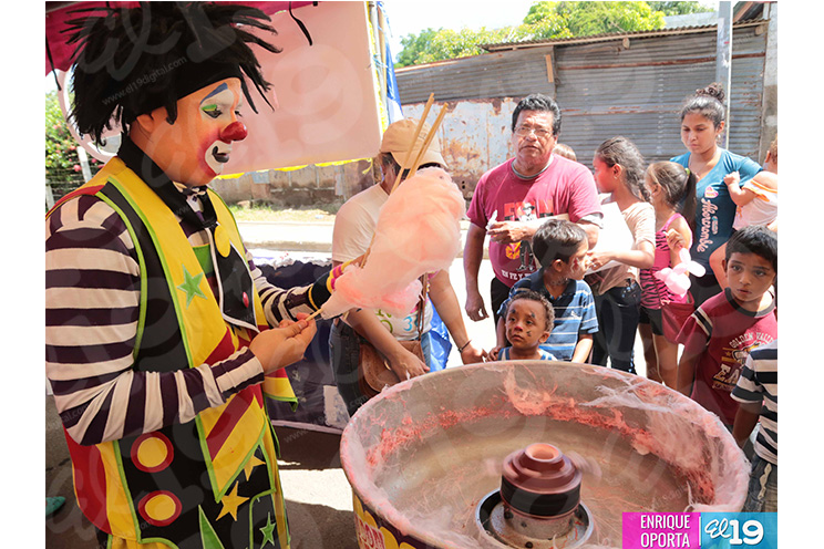Pobladores del Distrito VI y VII disfrutan de Feria Solidaria