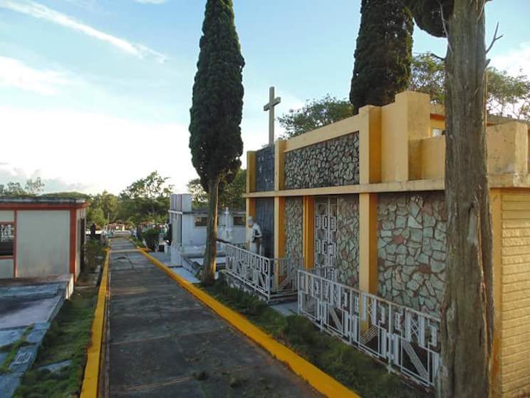 Remozan cementerios y realizan Feria de las Flores en Carazo