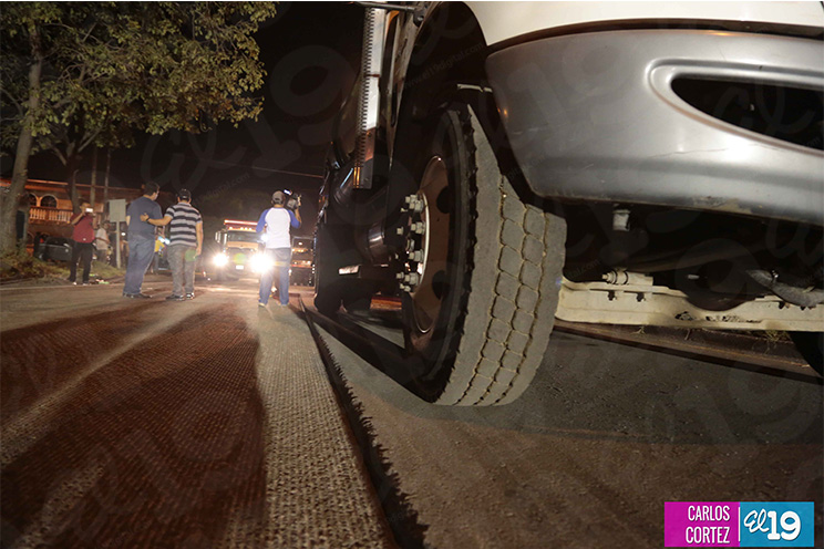Comuna capitalina realiza trabajo de mejoramiento vial en carretera norte