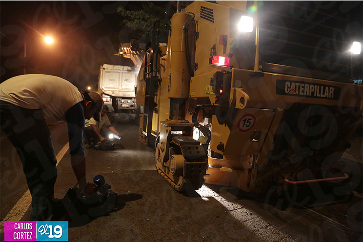 Comuna capitalina realiza trabajo de mejoramiento vial en carretera norte