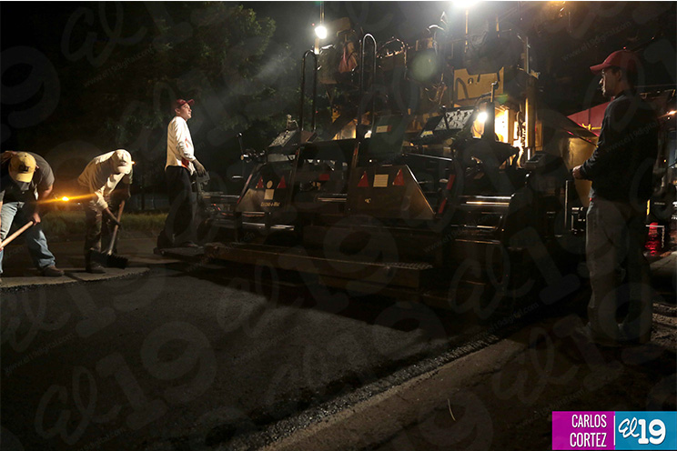 Comuna capitalina realiza trabajo de mejoramiento vial en carretera norte