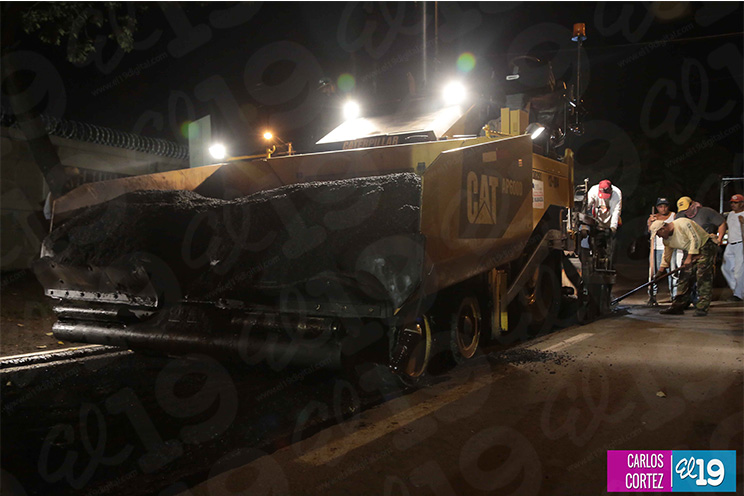 Comuna capitalina realiza trabajo de mejoramiento vial en carretera norte