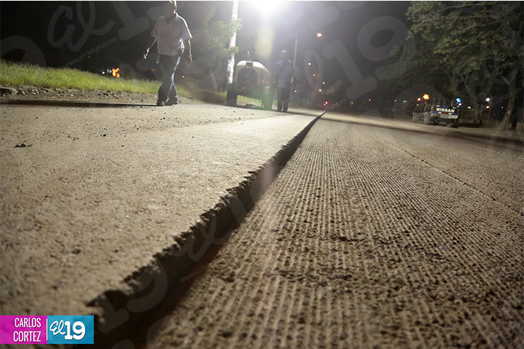 Comuna capitalina realiza trabajo de mejoramiento vial en carretera norte