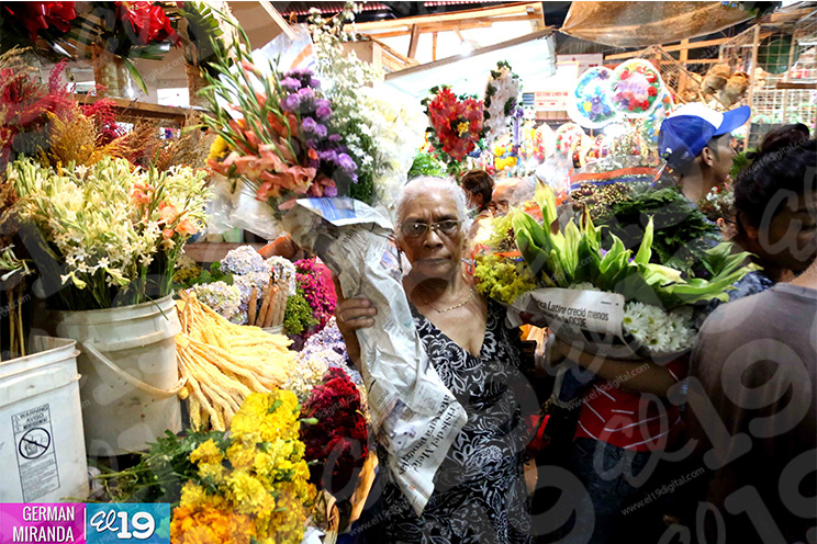 Comerciantes de flores con buenas ventas en el Día de los Difuntos