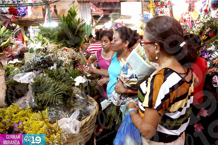 Comerciantes de flores con buenas ventas en el Día de los Difuntos