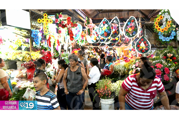 Comerciantes de flores con buenas ventas en el Día de los Difuntos