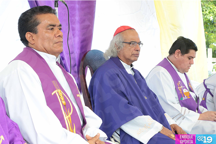 Cardenal Brenes oficia misa en conmemoración del Día de los Difuntos