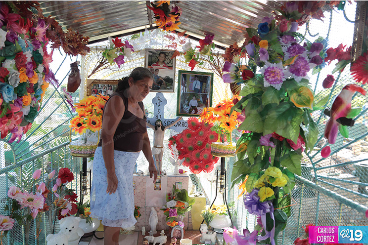 Pobladores de Ciudad Sandino visitan a sus deudos invadidos por la nostalgia y los recuerdos