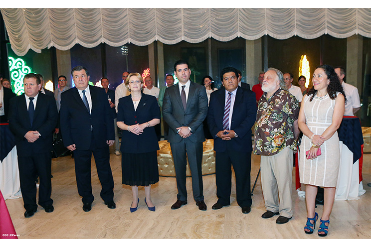 Ministra de Salud rusa desvela en Nicaragua busto del poeta Aleksandr Pushkin