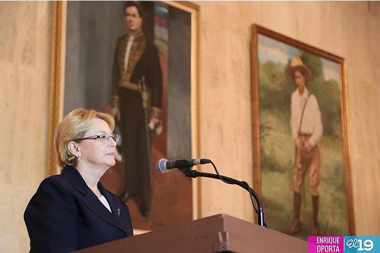Ministra de Salud rusa desvela en Nicaragua busto del poeta Aleksandr Pushkin