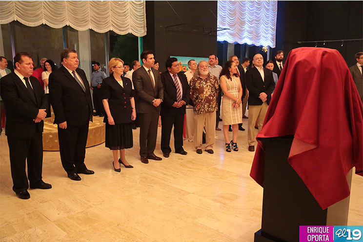 Ministra de Salud rusa desvela en Nicaragua busto del poeta Aleksandr Pushkin